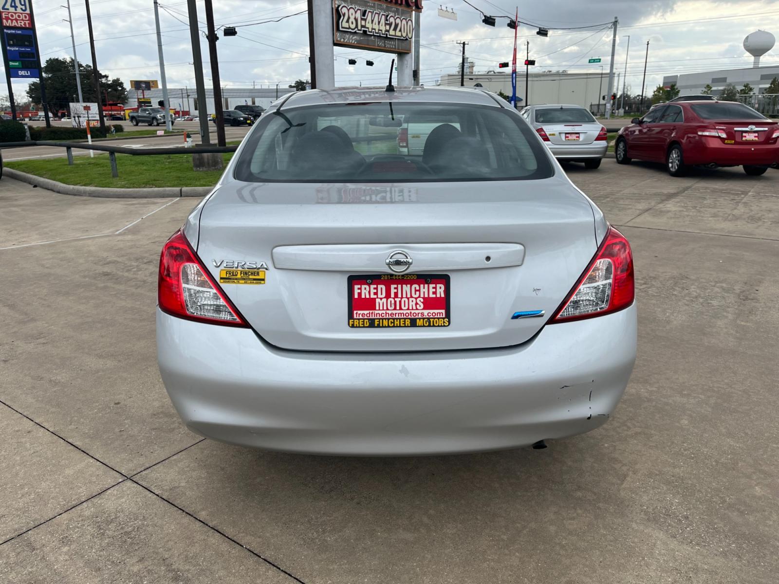 2014 SILVER /black Nissan Versa 1.6 S 5M (3N1CN7AP3EL) with an 1.6L L4 DOHC 16V engine, 5-Speed Manual transmission, located at 14700 Tomball Parkway 249, Houston, TX, 77086, (281) 444-2200, 29.928619, -95.504074 - Photo #5